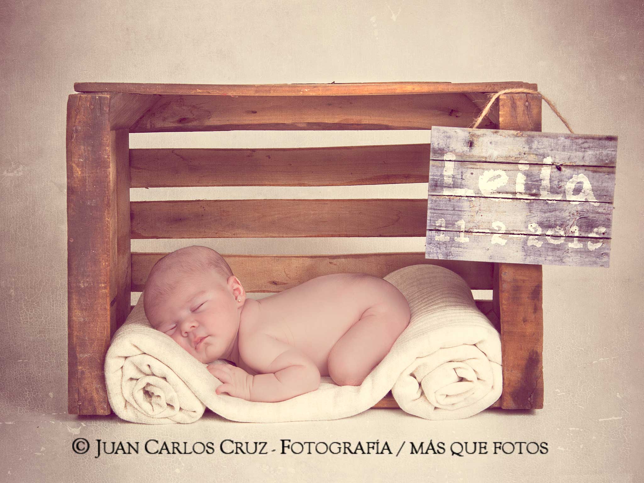 nene en caja